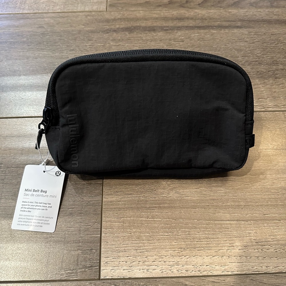 NWT Lululemon Mini Belt Bag Black 0.7L